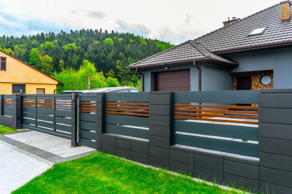 Der richtige Zaun für einen minimalistischen Garten